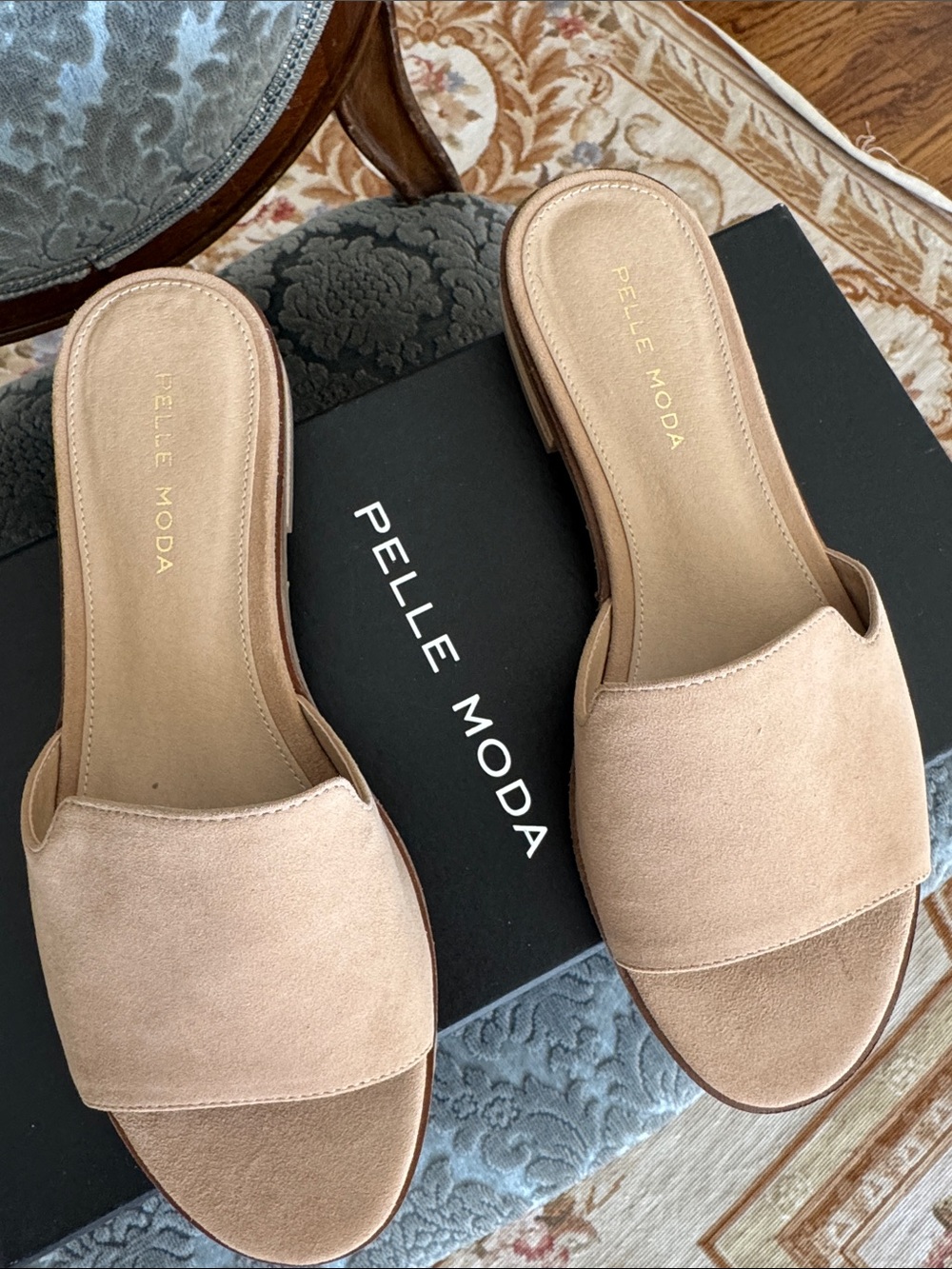 Pelle Moda Beige Suede Flat Slip-On Mules - sz 6B New in Box
